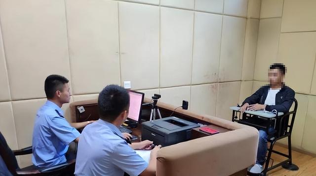 江苏一“鸭店”被捣毁，嫖客竟全是女的，最小嫖客才25岁