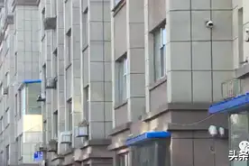 家门口被狗吓进医院，老太怒诉狗主人图片