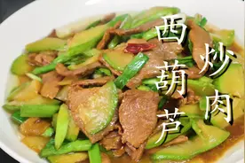 西葫芦炒肉怎么做才好吃？教你一招，肉片干香不柴，开胃又下饭图片