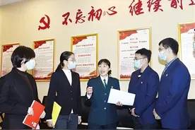 刘婷代表走进企业与青年党员分享动情瞬间──“用勤劳去创造美好生活”图片