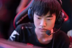 Knight人设崩塌！现女友被扒曾阴阳怪气小天，Knight发微博道歉图片