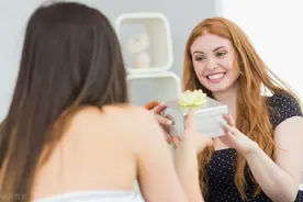 怎样送礼才最自然？送礼的方法和技巧。给别人送礼应该注意什么？图片