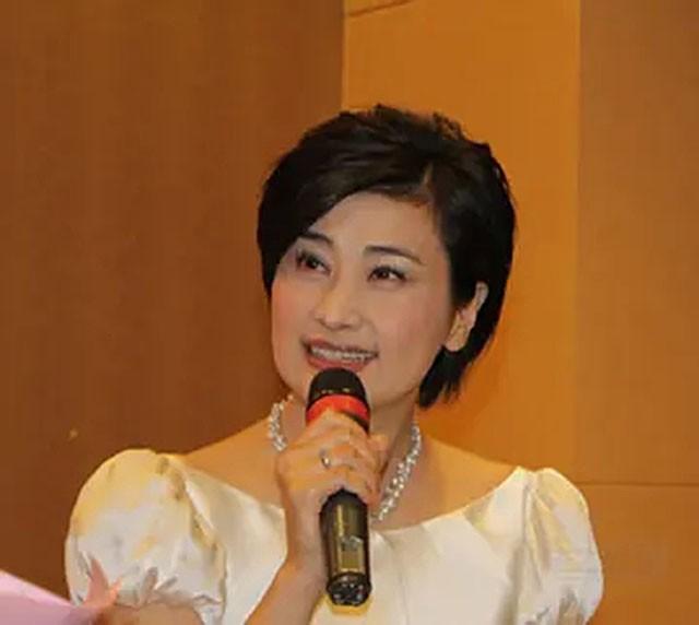 吴小莉：从“港漂”到华人女性杰出代表，缘何嫁大自己25岁老公？