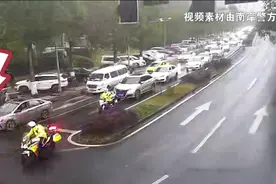 视频 | “跟我走！”孕妇临产遭遇堵车 渝警骁骑紧急开道送医图片