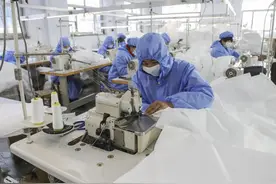 为什么现在许多人说工资低、加班多，原因告诉你图片
