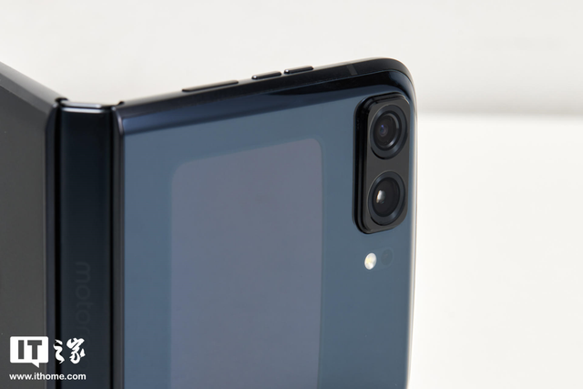 moto razr 2022 上手体验：实用为先，以旗舰致敬经典