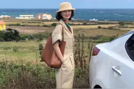 女人到了50岁，建议秋天多穿这4双鞋，精致时髦又显气质图片