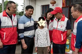 心酸！妈妈走了，爸爸出家，岳阳10岁男孩与奶奶相依为命图片