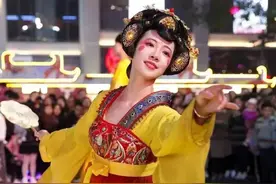 “不倒翁小姐姐”生娃后尽显老态：生个娃，你怎么就老成这样？图片