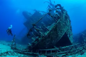 海底发现一个大家伙！能干扰电子设备，是10万年前沉没的太空船？图片