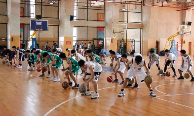 一亿米的巨人美女是谁 一亿米的巨人美女古风