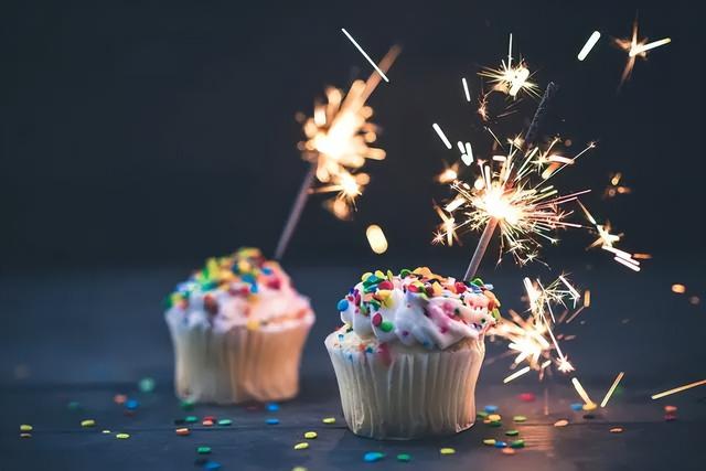 生日短句 写给自己优雅,生日配图致自己 生日图片配图 - 冷求网