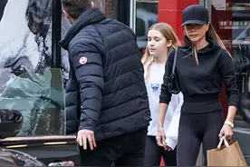 11岁贝克汉姆女儿逛街被拍！皮肤雪白四肢壮实，个子和妈妈一样高图片