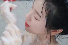 身上干燥“掉白屑”的女人，先别着急用身体乳，做好这4点更管用图片