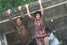 感动人心的《岁月神偷》，是最能反映港人精神的电影图片