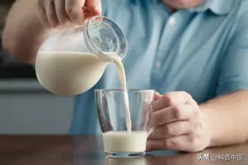 每天喝一杯牛奶，身体会发生什么变化？强健骨骼？能降低癌症风险图片