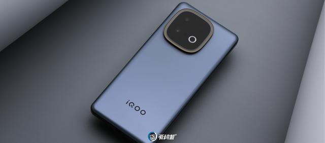 国补1869元起的天玑9400+，iQOO Z10 Turbo+评测：8000mAh电池！