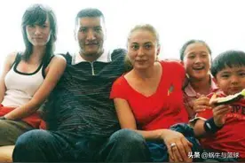 拿过NBA冠军的男篮名将，娶大十岁的离异美女，养三个娃年花百万图片