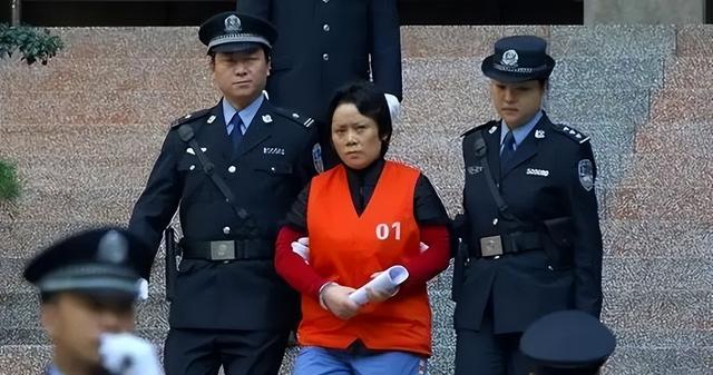 “重庆一姐男宠”罗璇：1米82肌肉发达，被抓后立刻翻脸不认人