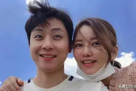 安贤洙教练和妻子出国拼事业，网友：像极了偶像剧里的爱情图片