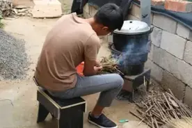 学霸何润琪：高考707分，抱着母亲遗照上清华，我不是寒门贵子图片