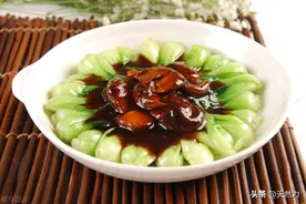 香菇扒油菜是素菜中的经典，做法很容易，味道不一般，值得收藏图片