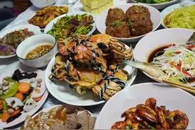 朋友圈过年晒团圆饭，这十桌家宴丰富又好看，网友：第九桌太豪横图片