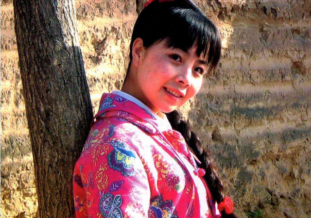 草根歌手王二妮:当红时下嫁农村丈夫,如今他们过得怎样?