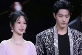 肖战合照被推向杨紫，引粉丝大战，一晚上太谨慎热巴一博全避嫌图片