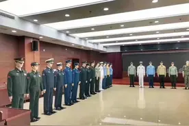 21式作训服和作业服，款式和颜色发生大变化，说说历年换装历程图片