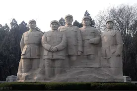 淮海战役人民用推车支援，重庆灭火战役人民骑摩托车参战图片