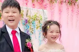 19年成都袖珍女杨萍结婚，32岁长着10岁童颜，婚后不能生孩子图片