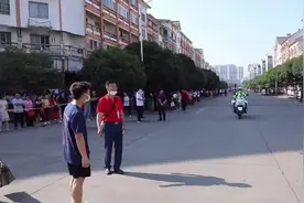 小“迷糊”遗忘准考证，岳阳交警铁骑“使命必达”图片