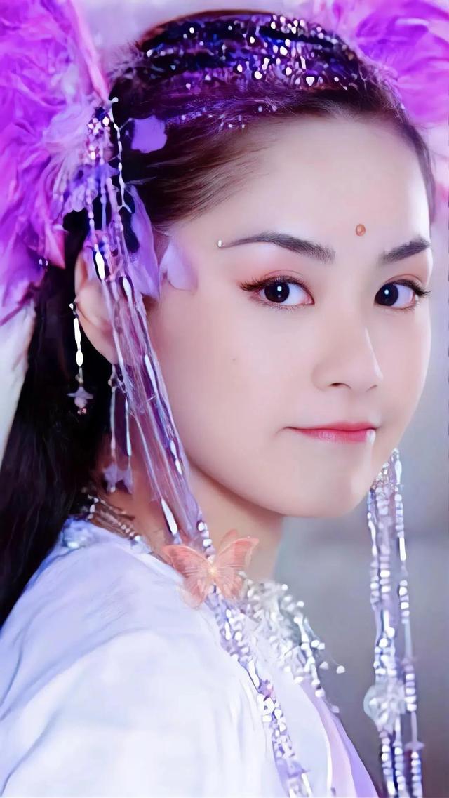 当年在《齐天大圣孙悟空》中的紫兰仙子一角,圆圆的小脸,娇憨的动作