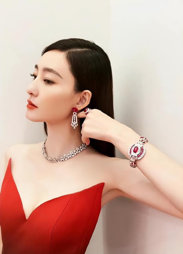 王丽坤多大年龄了啊,素颜女神王丽坤,37岁颜值身材双双在线,生图状态