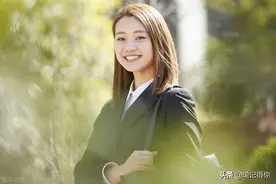 女孩刚进大学，父母偷偷离婚，四年不回家，再次见面母亲患乳腺癌图片