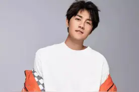 歌手吴克群官宣恋情！小13岁女友大量私照曝光，清纯面孔魔鬼身材图片