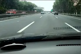 新手司机上高速前要认识5种标线，能有效降低开车风险，避免被罚图片