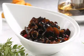 好吃还省事 用好这两招儿 木耳泡得更大更干净图片