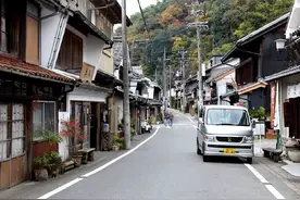 日本人口密度比中国还大，为啥还能住一户建，而中国只能住楼房？图片
