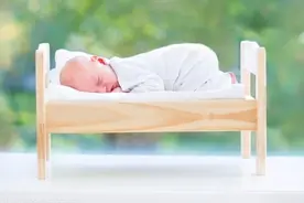 沈阳4个月大宝宝突然呼吸困难，急救提醒：婴幼儿床应避免过软图片