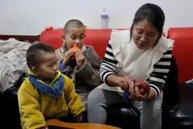 云南女子连生三娃均患脑瘫，被婆家骂是扫把星，再嫁生娃还原真相图片
