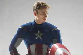 美国队长定妆照曝出！下跪pose凸显强壮身材，疑似MCU四阶段压轴图片