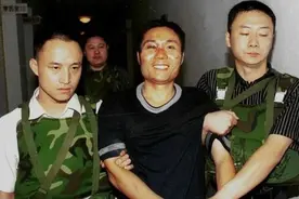 2000年文强抓捕悍匪张君，临死前张君说道：有一天你会和我一样图片