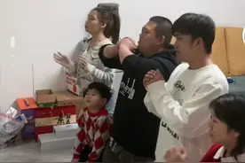 解清帅妈妈：我用26年前尿布，包了26个红包，把我欠你的红包补上图片
