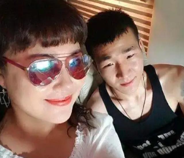 李菁菁与三婚老公被疑婚变,男方删光恩爱视频,夫妻俩已异地生活