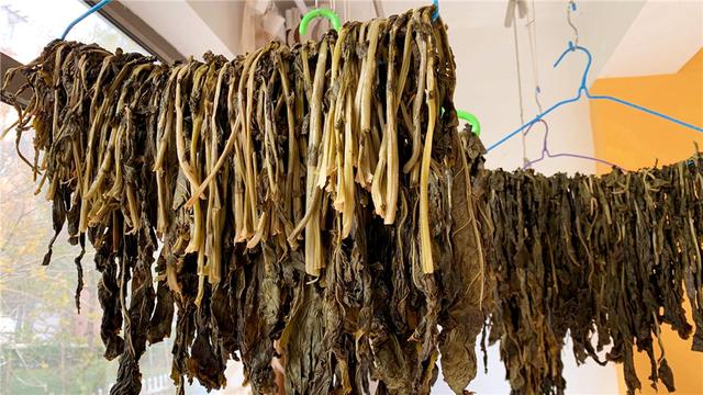 冬季，吃萝卜不如吃芥菜，营养极高，正当季，晒干炖肉吃特香