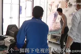 小姑子不满父亲住次卧，多次插手娘家事，逼走嫂子气哭大哥！图片