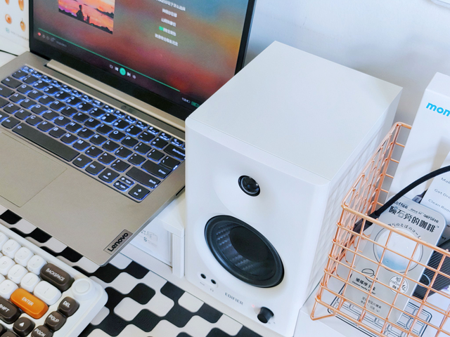 看演唱会的在现场，听演唱会的在床上——漫步者MR4监听音箱体验♪♫♬