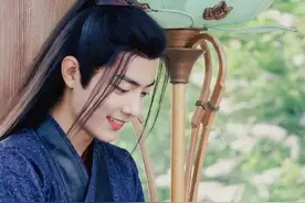 肖战调侃不愿意再和王一博合作，当他说出原因后网友表示很羡慕图片